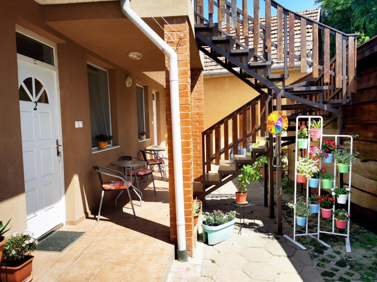 Family Vendeghaz Hotel Hajduszoboszlo Bagian luar foto